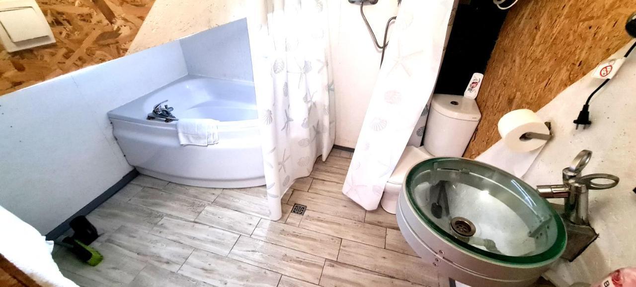 Sub Hel. Budzetowe Pokoje W Domu Z Basenem. Wokol Domu Tylko Natura. Balkon Zbyteczny. Eksteriør billede